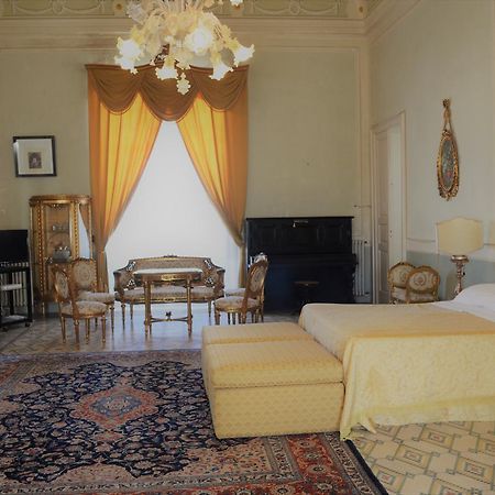 Palazzo Vecchio Bed & Breakfast Marittima Exterior photo